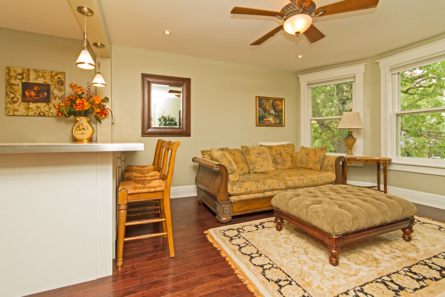Living room in Emerson House, Caroline St, Burlington furnished rental