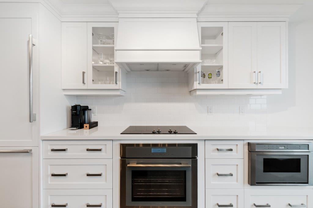 Lakeview Condo Burlington furnished rental high-end kitchen appliances