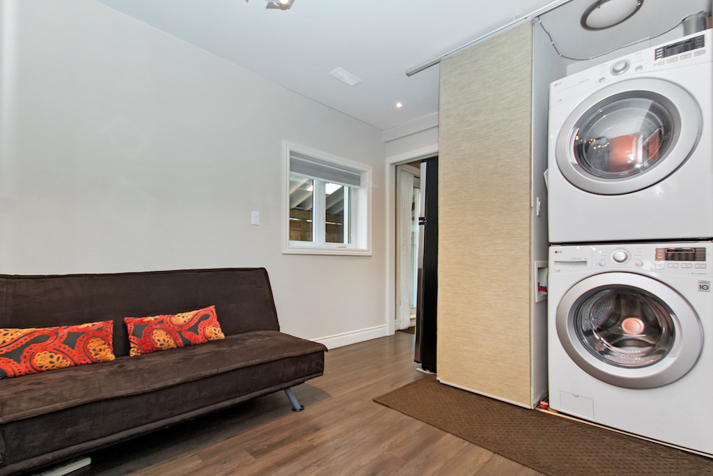 In-suite laundry Bellview Cottage, Bellview Street, Burlington furnished rental