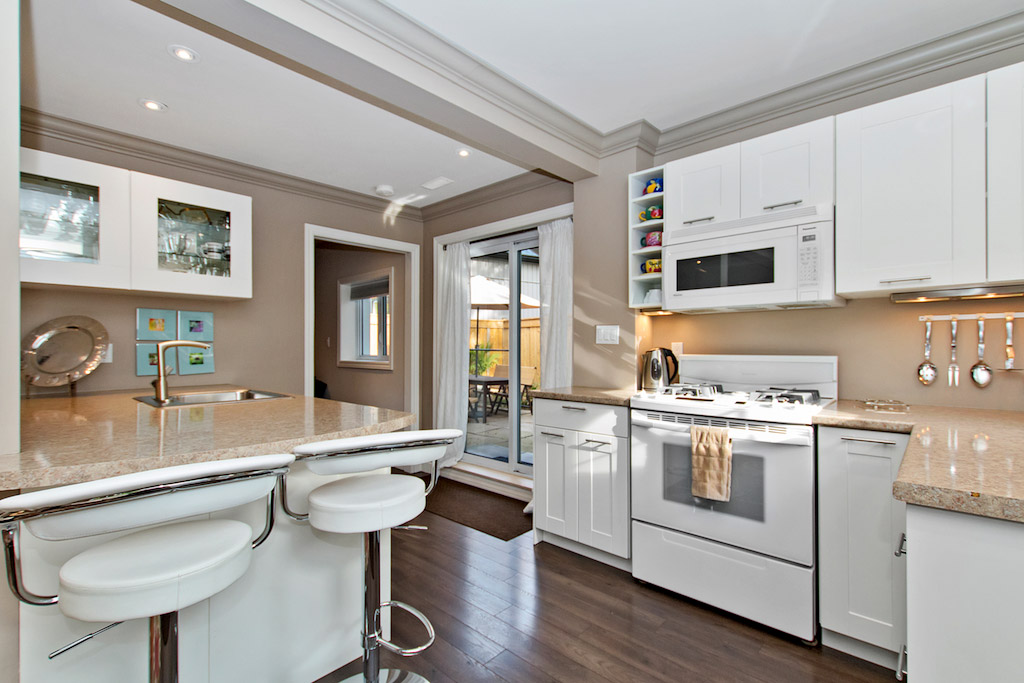 Kitchen in Bellview Cottage, Bellview Street, Burlington furnished rental