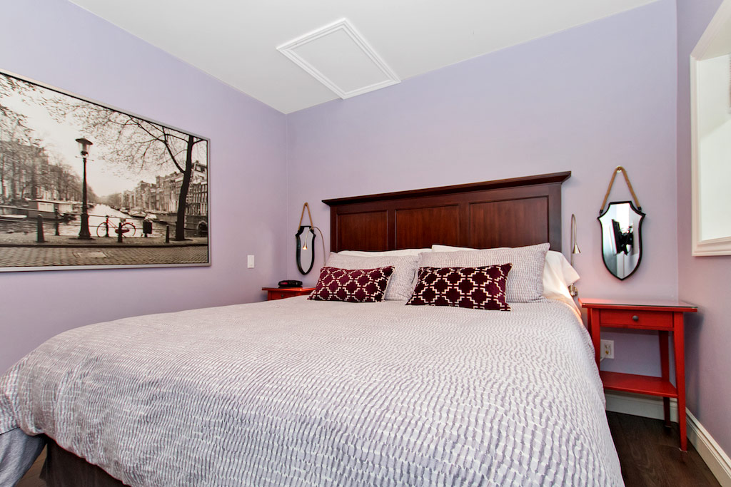 Master bedroom in Bellview Cottage, Bellview Street, Burlington furnished rental